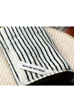 Bath Towel / シルク混 バスタオル (ホワイトストライプ)