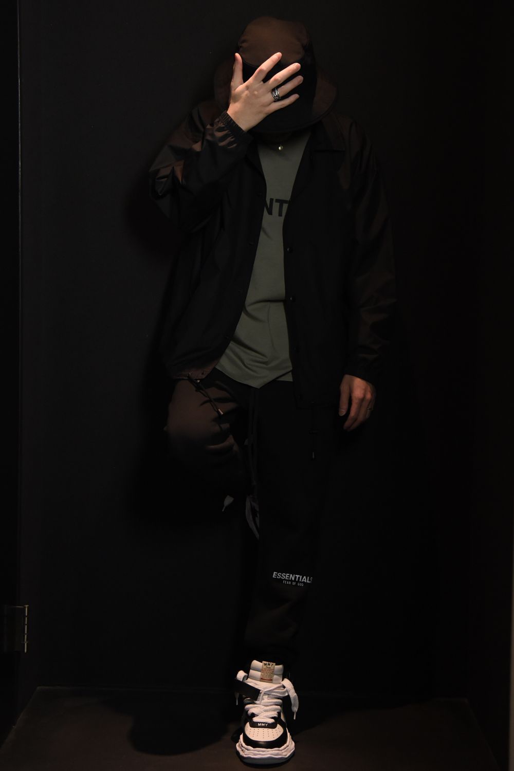 【RESOUND CLOTHING 】 OVER coach Jacketを使用した大人の方に向けたストリートファッション