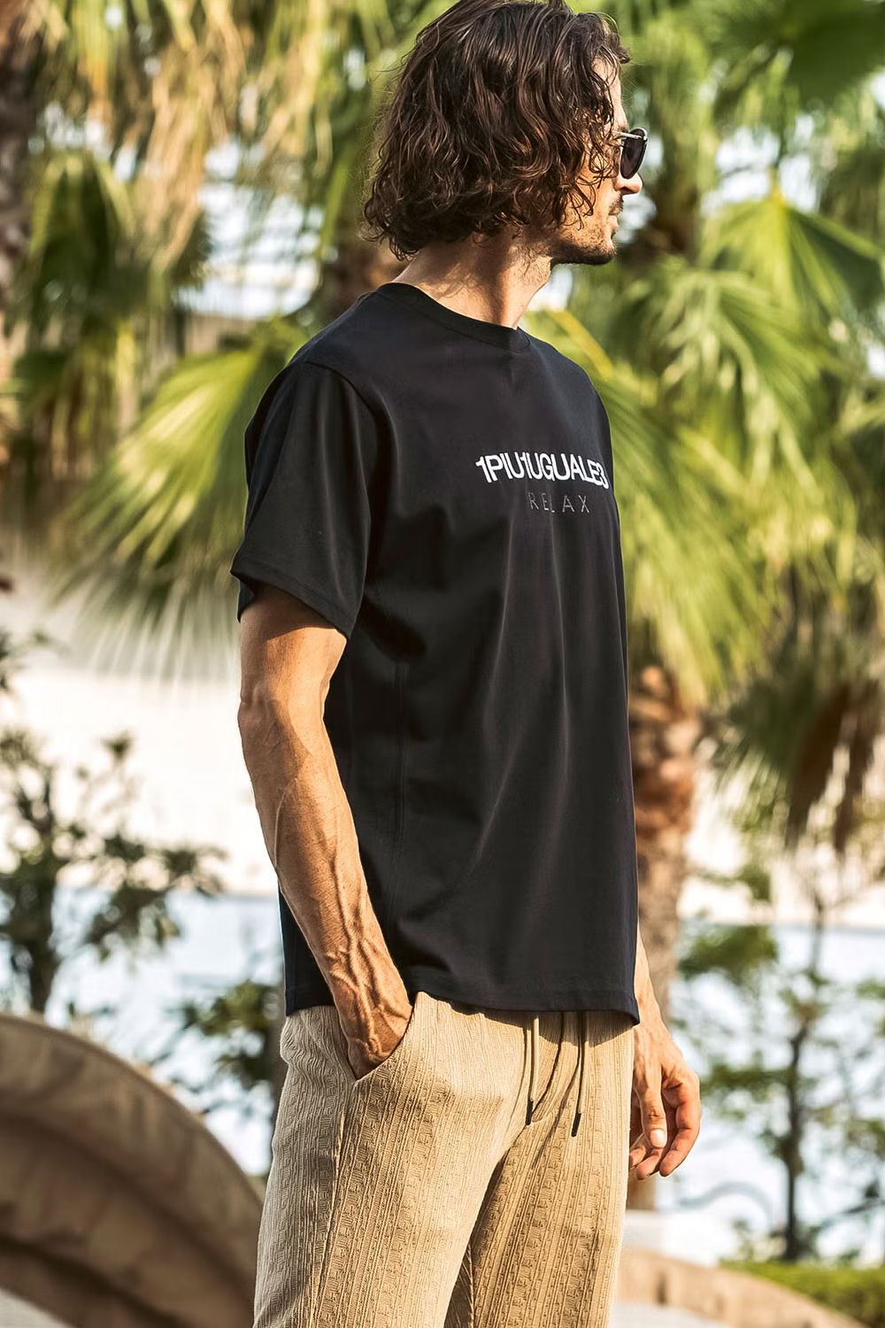 【26AWリピート商品】 REVERSE PRINT T-SHIRT / ブランドロゴプリント Tシャツ (ブラック)