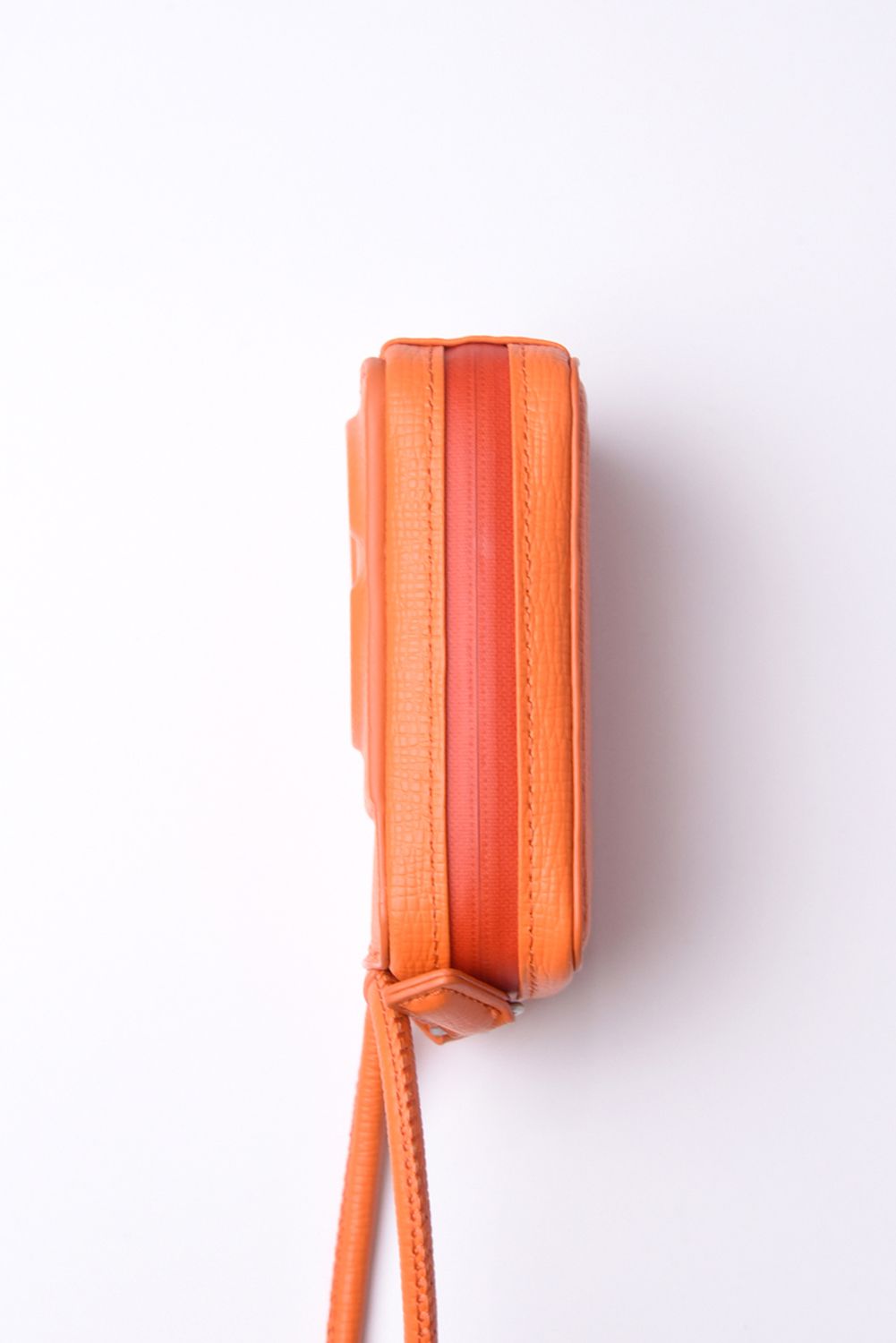 STRAPPED-ACCESSORY-MICROBAG / ストラップ付き MagSafe対応 ショルダーマイクロバッグ (キャロットオレンジ)