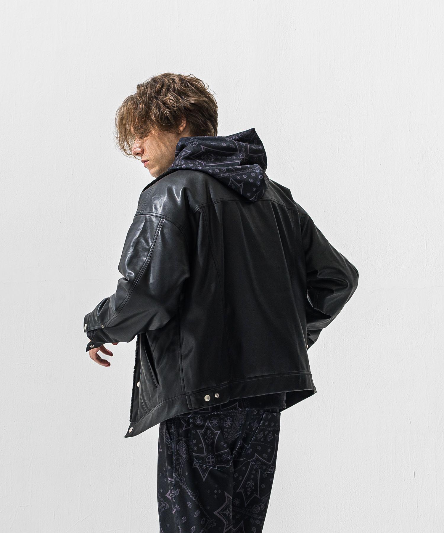 LEATHER FUR OVER G / エコレザー オーバーサイズ ムートンブルゾン風ジャケット (ブラック) (11月中旬入荷予定) ※オーダー締切:9月7日(月)1時