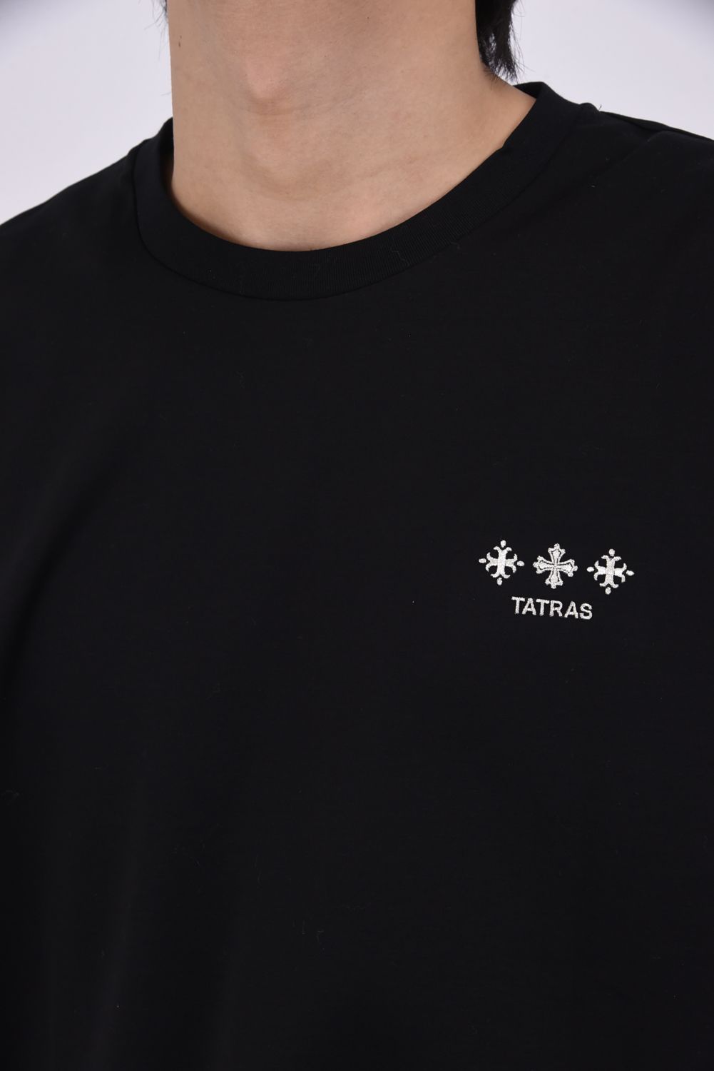 NUNKI (ヌンキ) / ブランドロゴ刺繍 ハーフスリーブ Tシャツ ブラック