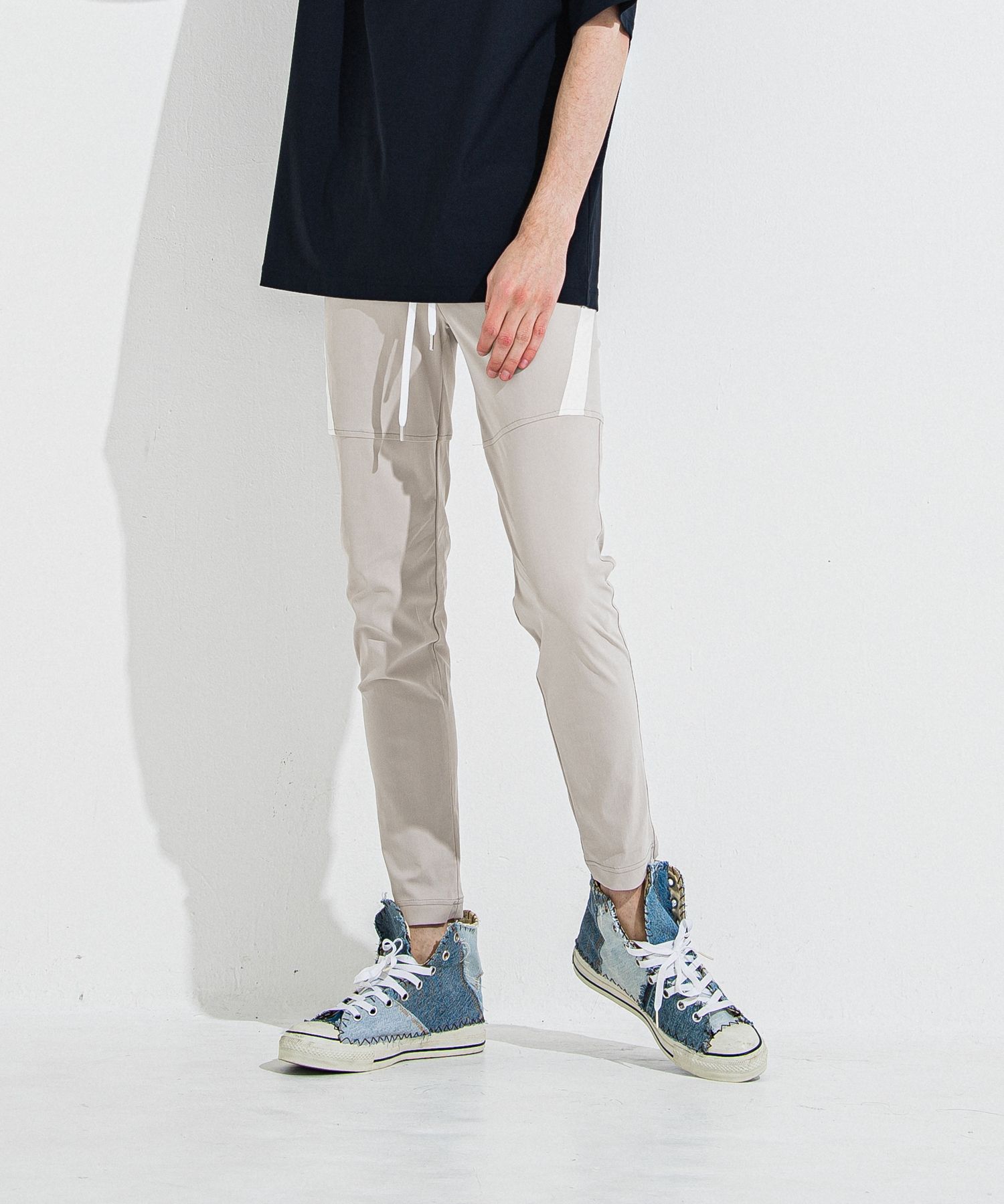 TYLER NYLON PANTS / ストレッチナイロン サイドライン タイトテーパード イージーパンツ (グレージュ) (5月中旬頃入荷予定) ※オーダー締切:2月15日(日)18時