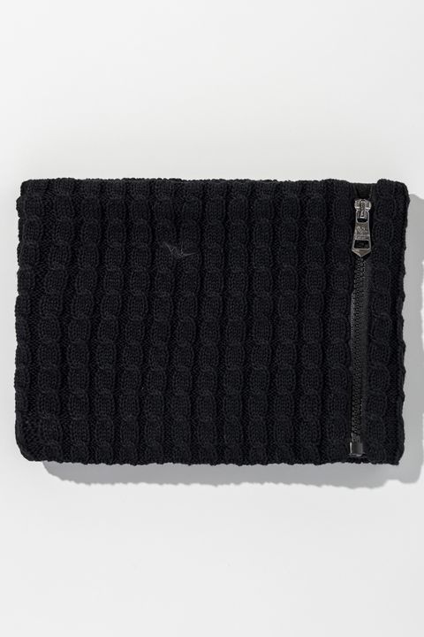 【26AW】 CABLE KNIT ZIPPERED NECK WARMER / ケーブルニット  ネックウォーマー (ブラック) (9月上旬入荷予定)