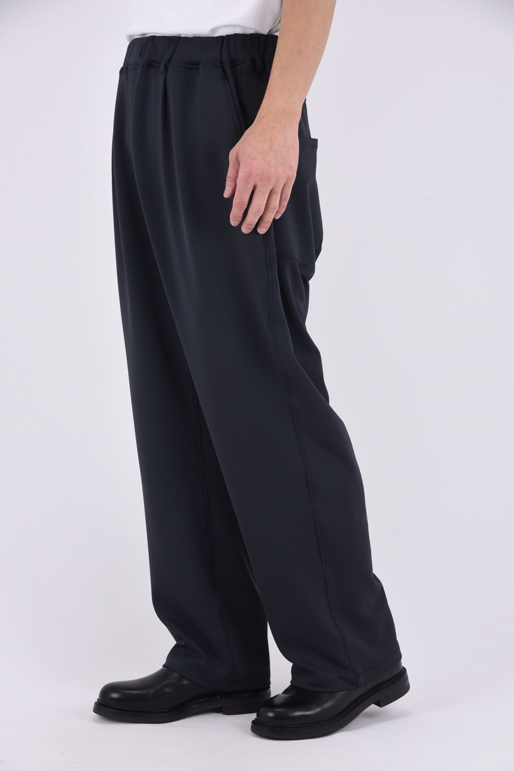 EMILIO DB WIDE PANTS / ダンボール素材 接触冷感 エコレザーコインポケット スラックス型イージーワイドパンツ (ブラック)