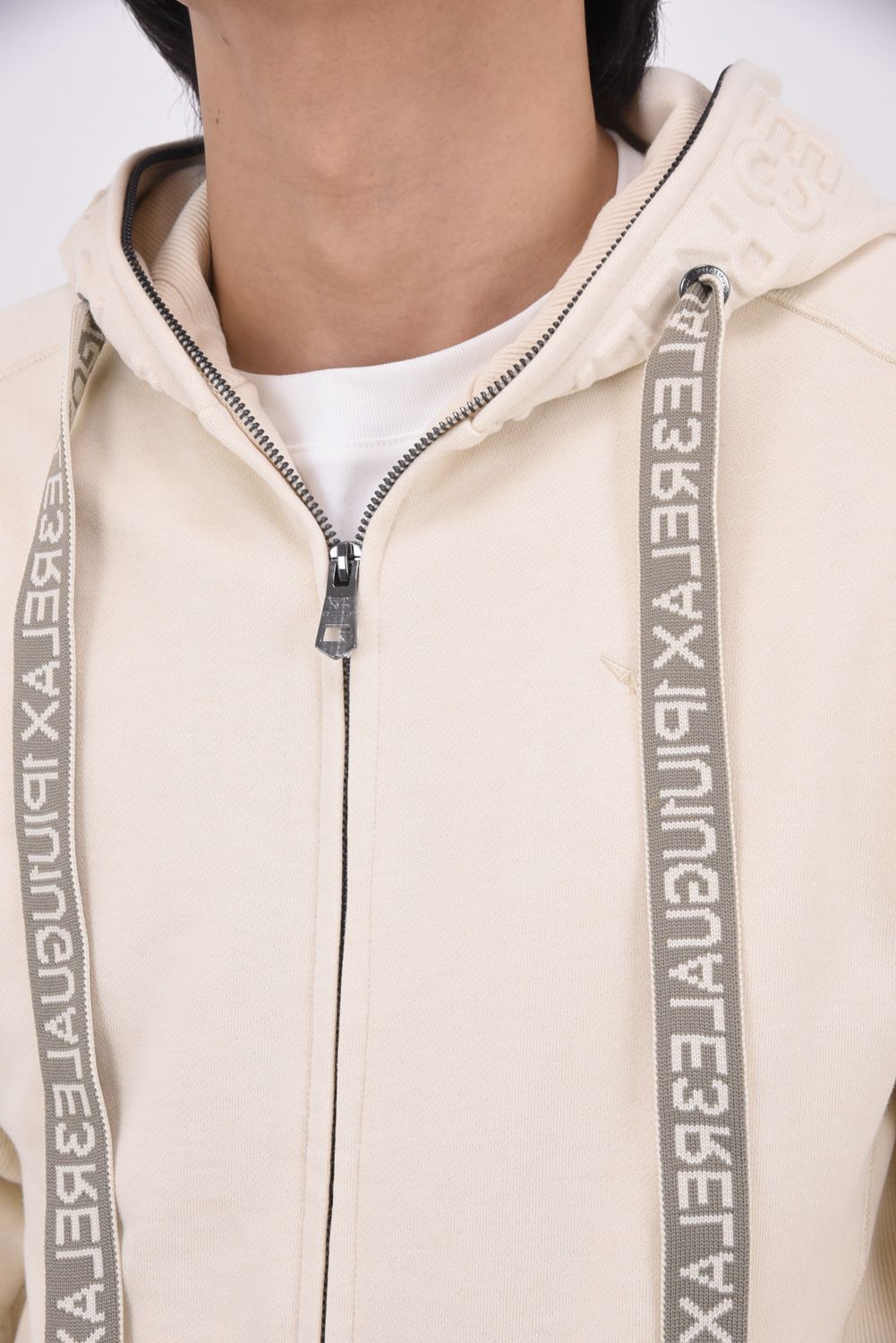 【26SS】 HOOD EMBOSSED LOGO HOODIE / エンボスロゴ ジップパーカー (ベージュ)