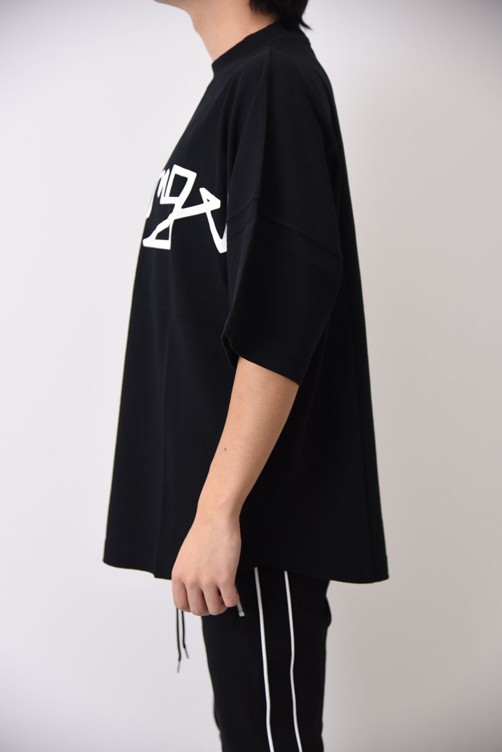 DESERT OVER LOGO TEE / ロゴプリント クルーネックTシャツ ブラック
