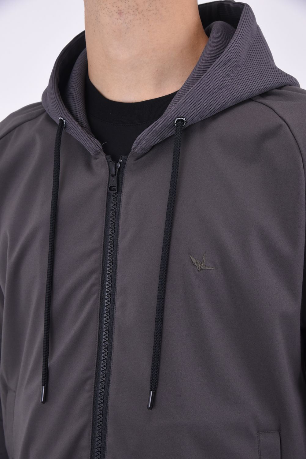 113SPORT COMFORTABLE TAG ZIP PARKA / 113ロゴ ラグランスリーブ フルジップ パーカー チャコール