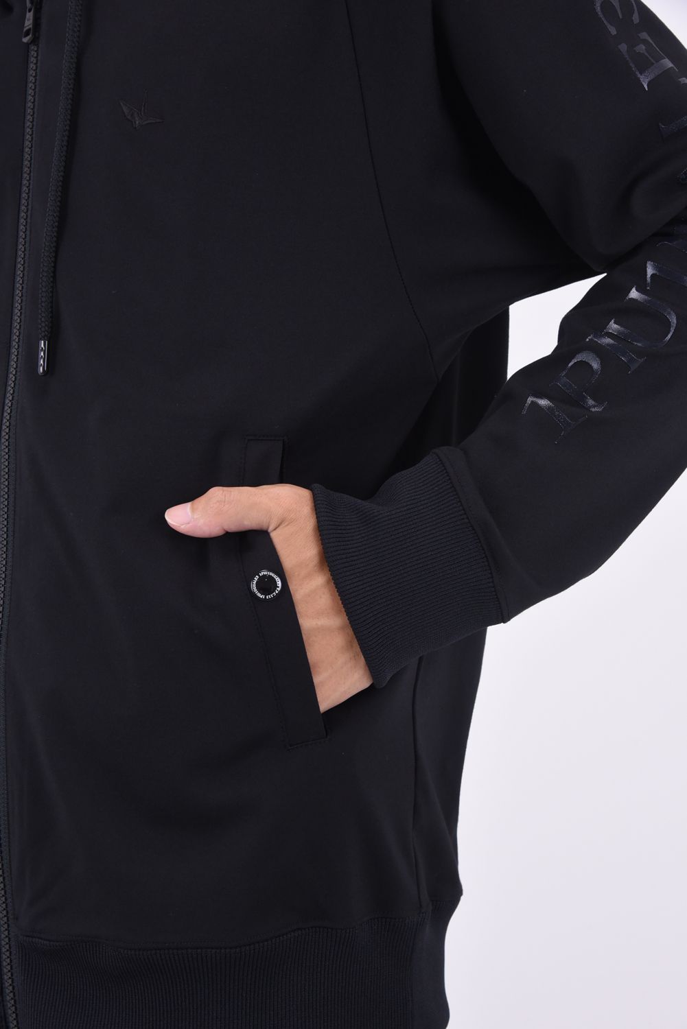 113SPORT COMFORTABLE TAG ZIP PARKA / 113ロゴ ラグランスリーブ フルジップ パーカー ブラック