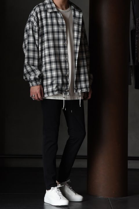 【RESOUND CLOTHING 】 OVER coach Jacketを使用したラフにキメる大人のコーチジャケットスタイル