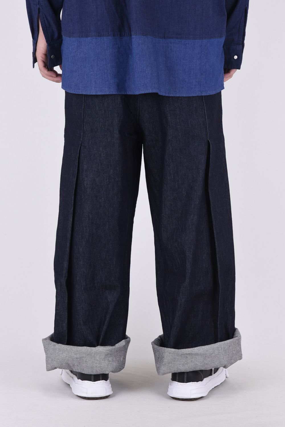 9oz DENIM BACK TUCKED WIDE PANTS / アジャスターベルト 9オンスデニム ワイドパンツ インディゴ