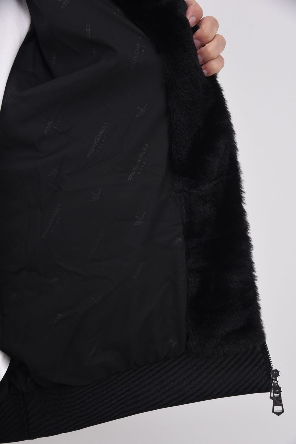 【25AW】 FUR BLOUSON WITH LOGO ON THE HEM / リブ フーデッドファーブルゾン (ブラック)