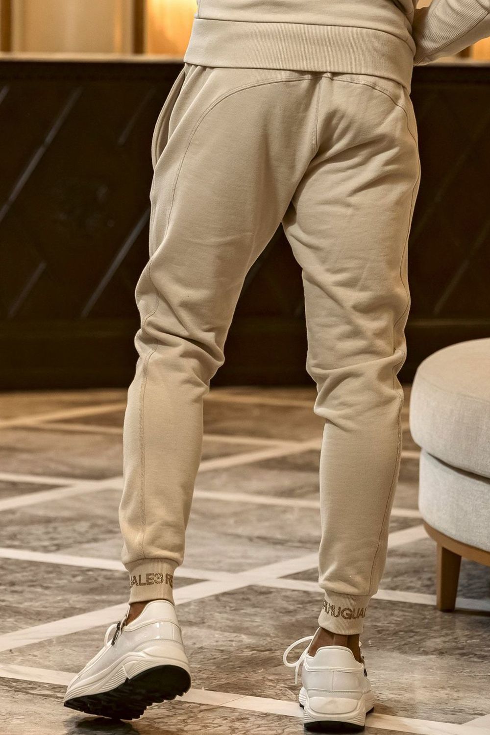 JOGGER PANTS WITH RHINESTONE CUFFS / ラインストーンヘムスウェットジョガーパンツ (ベージュ)