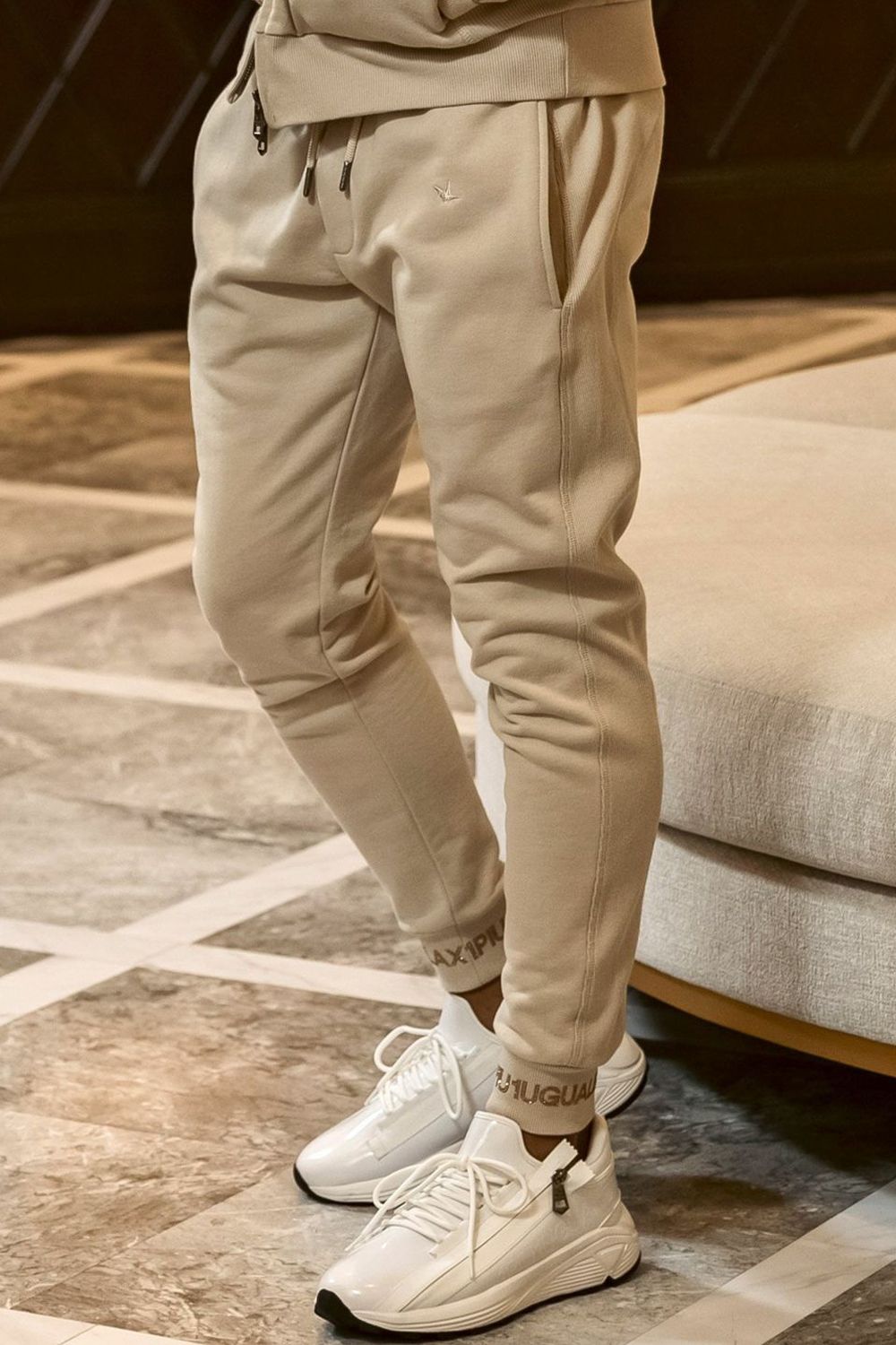 JOGGER PANTS WITH RHINESTONE CUFFS / ラインストーンヘムスウェットジョガーパンツ (ベージュ)