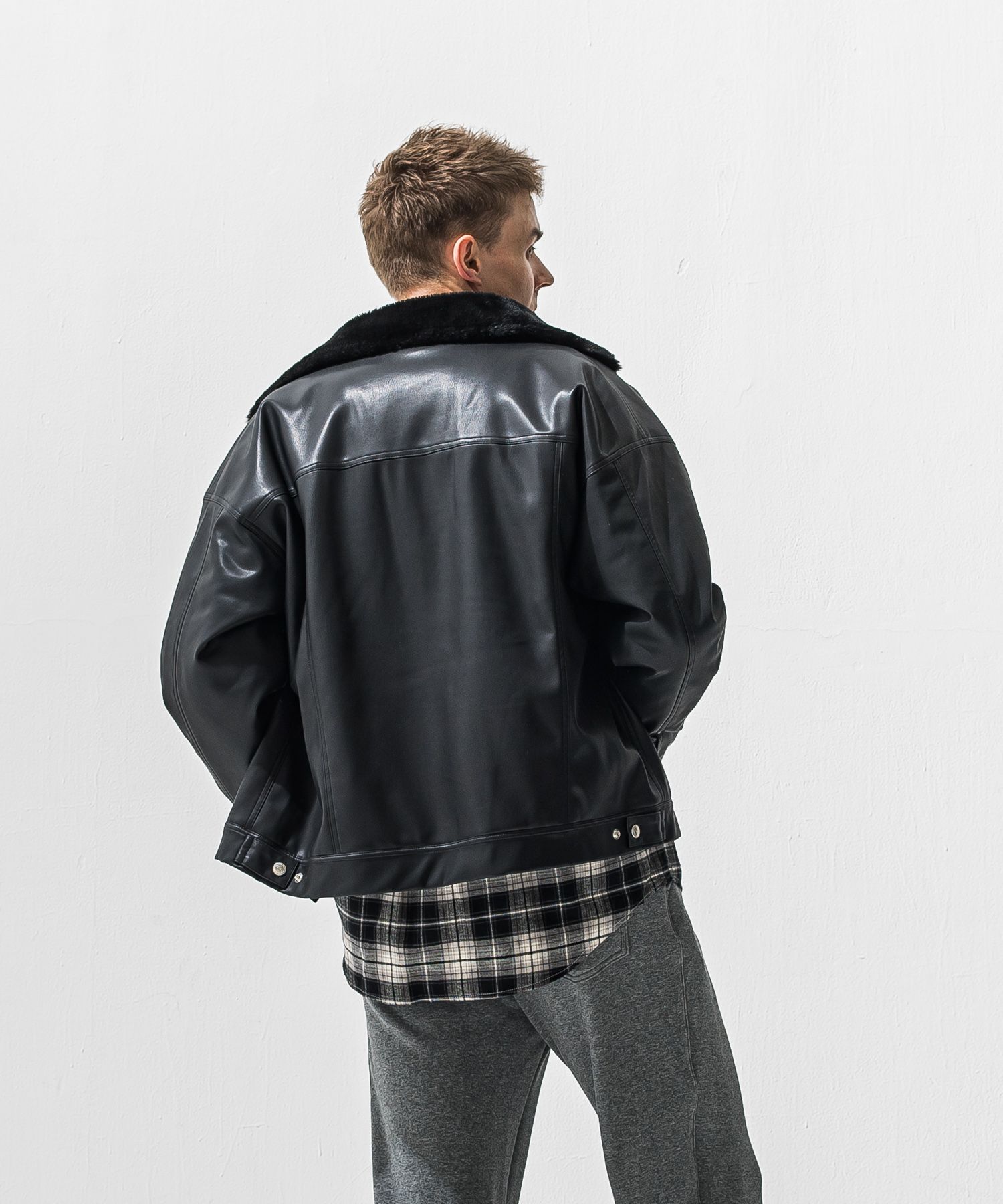 LEATHER FUR OVER G / エコレザー オーバーサイズ ムートンブルゾン風ジャケット (ブラック) (11月中旬入荷予定) ※オーダー締切:9月7日(月)1時