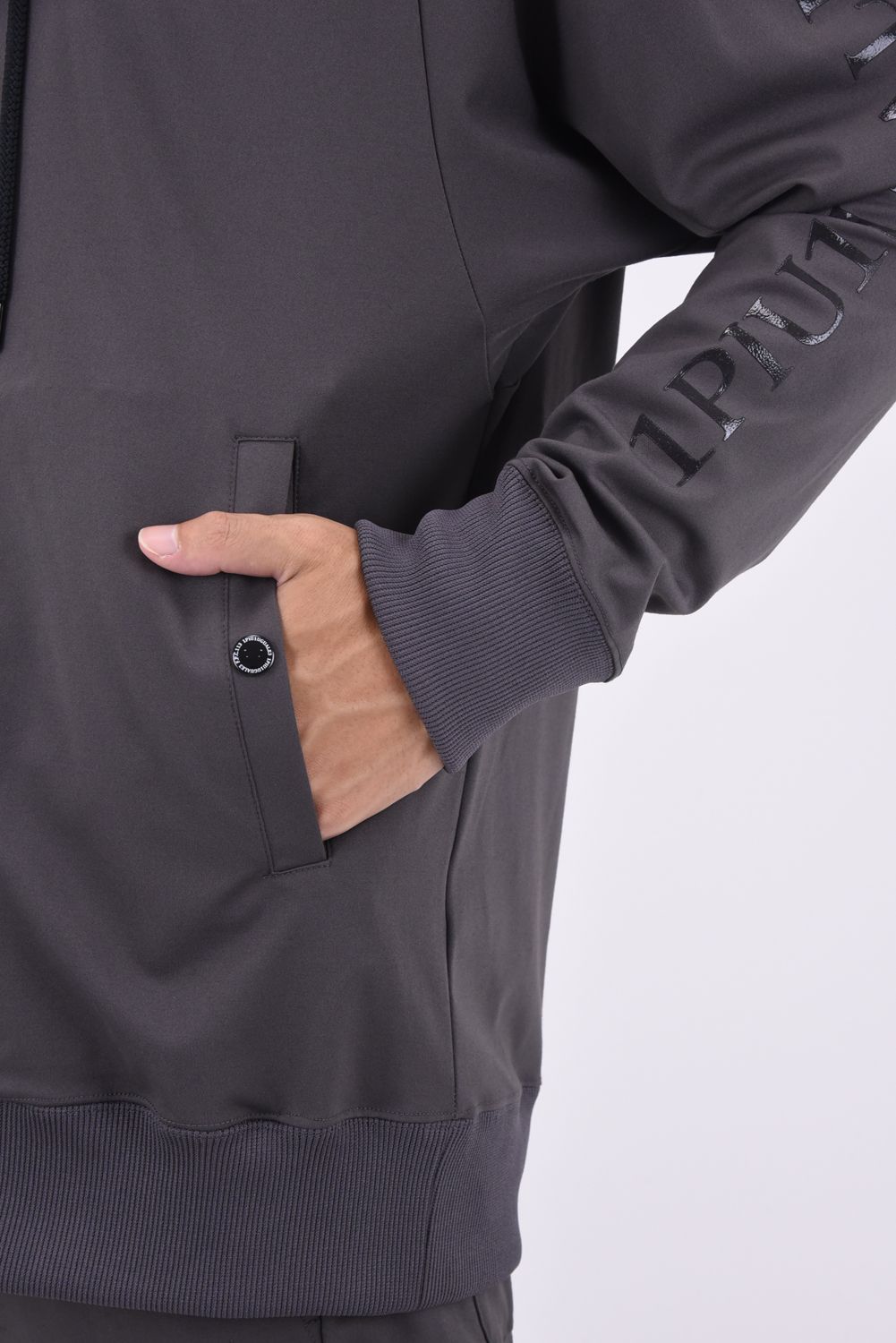 113SPORT COMFORTABLE TAG ZIP PARKA / 113ロゴ ラグランスリーブ フルジップ パーカー チャコール