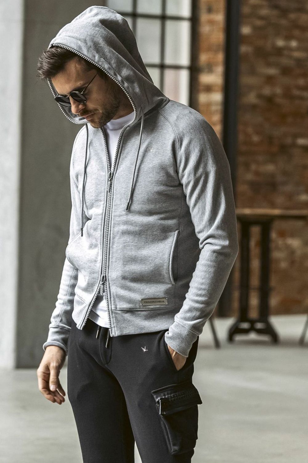 GLITTER ZIP + PLATE HOODIE / シルバーロゴプレートスウェットパーカー (グレー) (9月上旬入荷予定)