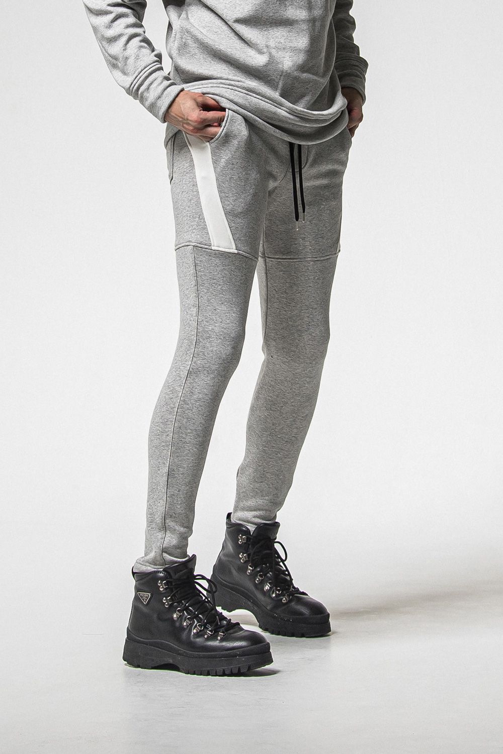 VELOURS FLEECE TYLER PANTS / ベロアフリースボア スキニータイト サイドライン イージーパンツ (グレー) (11月中旬入荷予定) ※オーダー締切：9月1日(月)18:00