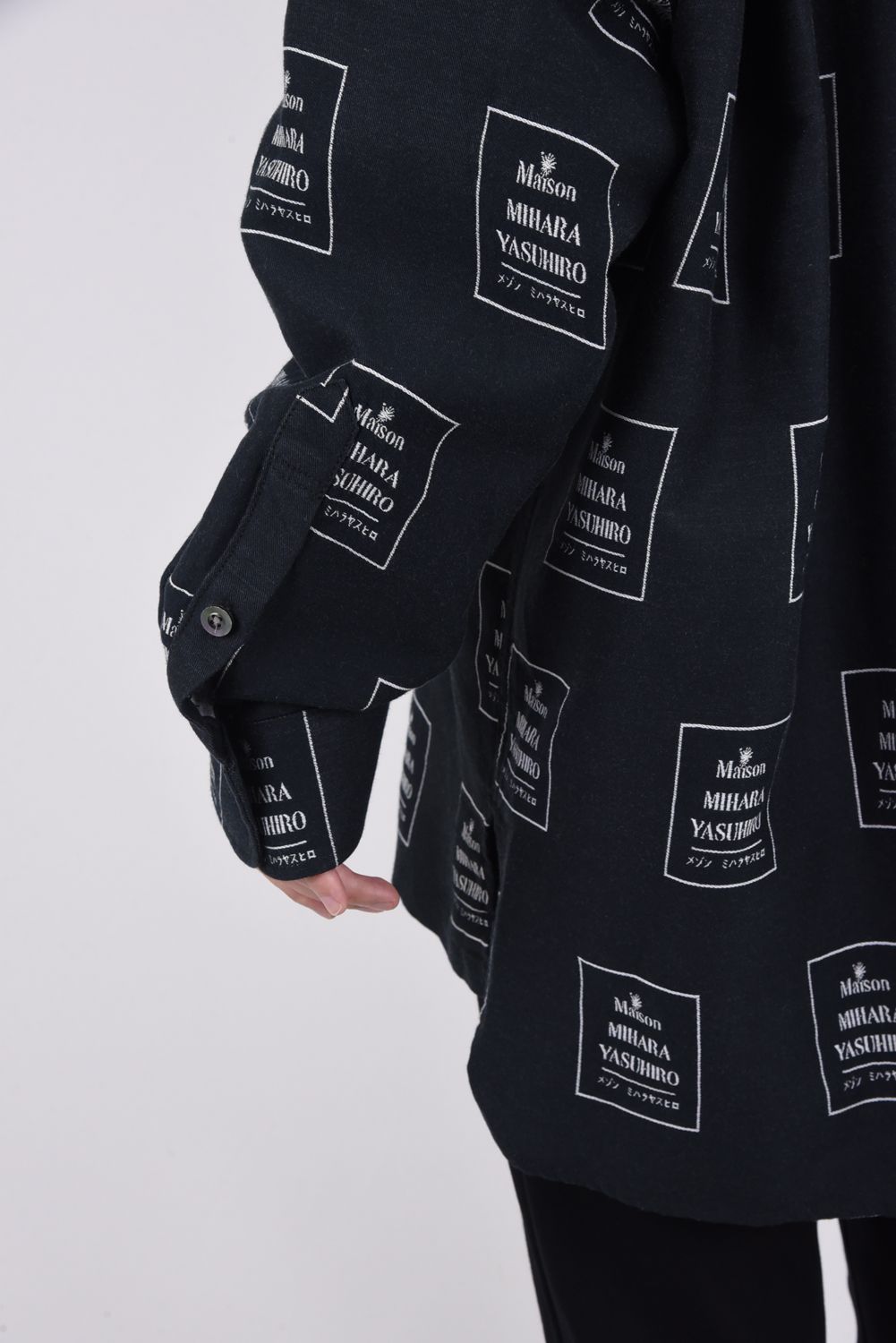 Maison MIHARA YASUHIRO - MMY TAG LONG-SLEEVE SHIRT / ブランドロゴ