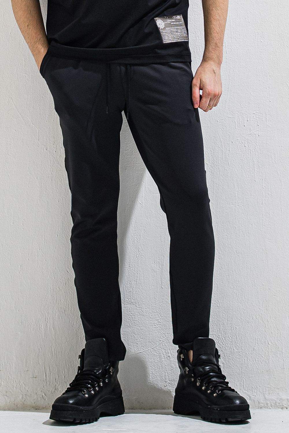 GAVIRIA DB EASY PANTS / ダンボール素材 接触冷感 エコレザーコインポケット スラックス型イージーパンツ (ブラック) (3月中旬入荷予定) ※オーダー締切12/13(土)17:00