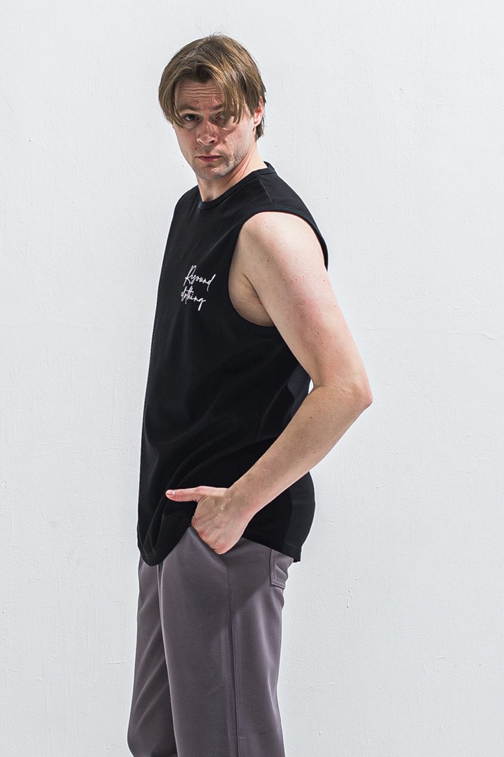 OVER NO SLEEVE / カリグラフィーロゴ オーバーサイズ ノースリーブ （ブラック） (6月上旬入荷予定) ※オーダー締切:2月15日(日)18時