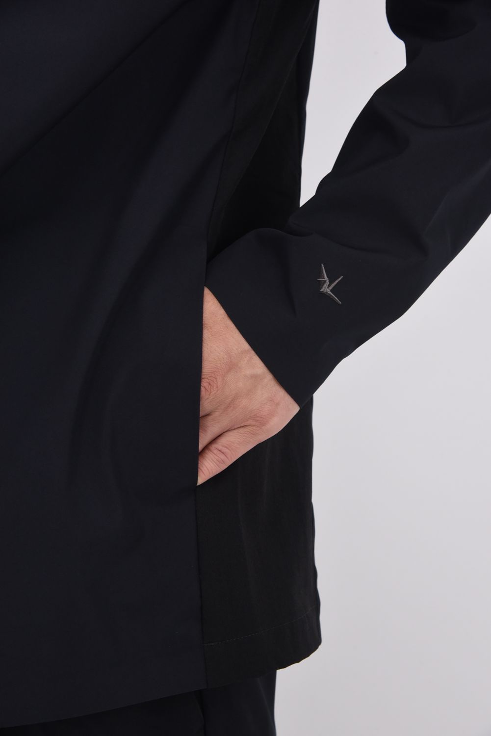 【+phenix】 NO COLLAR JACKET & SLACKS / WINDSTOPPER® PRODUCTS BY GORE-TEX LABS ノーカラージャケット&スラックスセットアップ (ブラック)