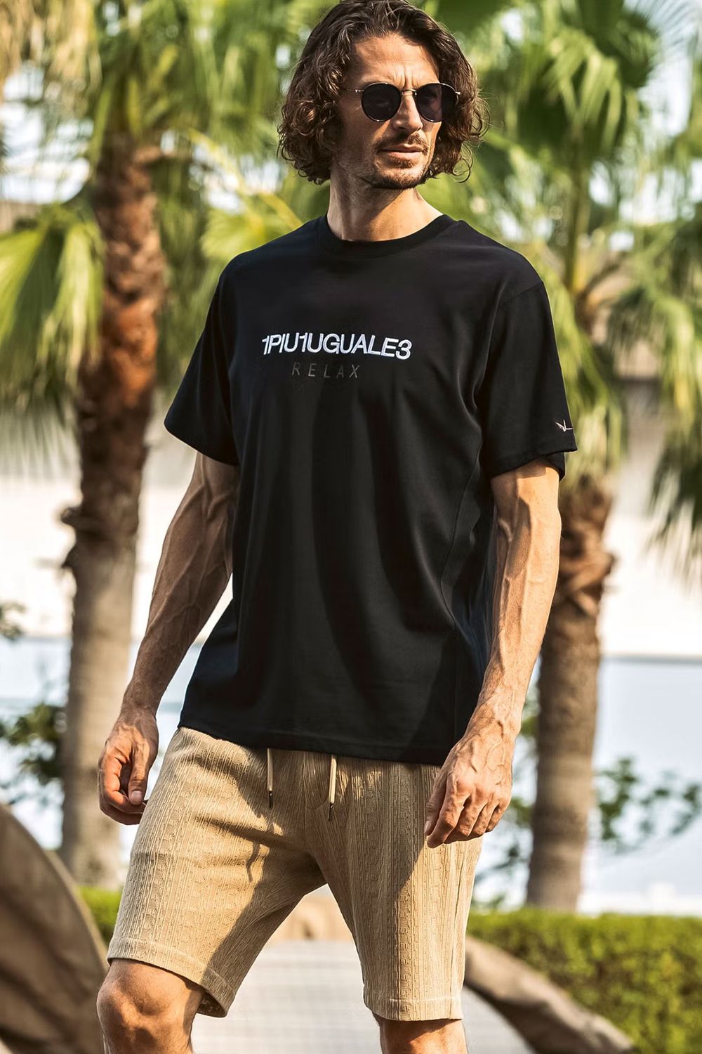 【26AWリピート商品】 REVERSE PRINT T-SHIRT / ブランドロゴプリント Tシャツ (ブラック)