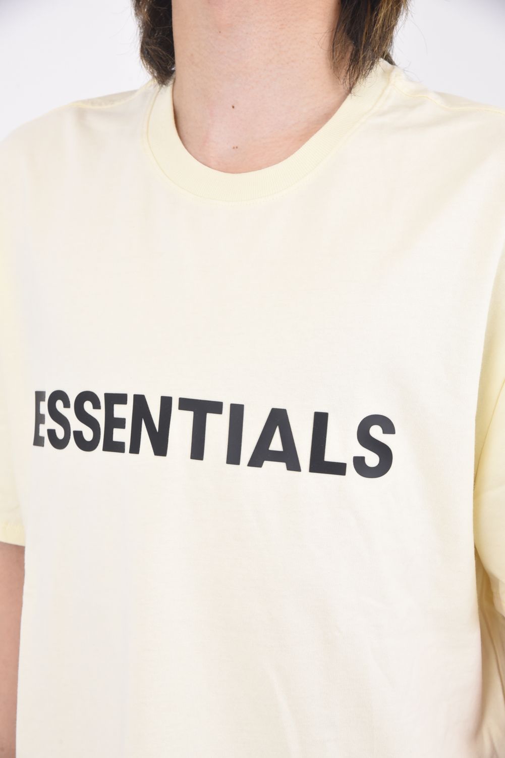 ESSENTIALS FRONT LOGO T-Shirt / フロント ロゴ 半袖 Tシャツ クリーム - S