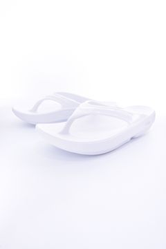 【国内正規品】 OOlala / ウーララ リカバリートングサンダル ホワイト