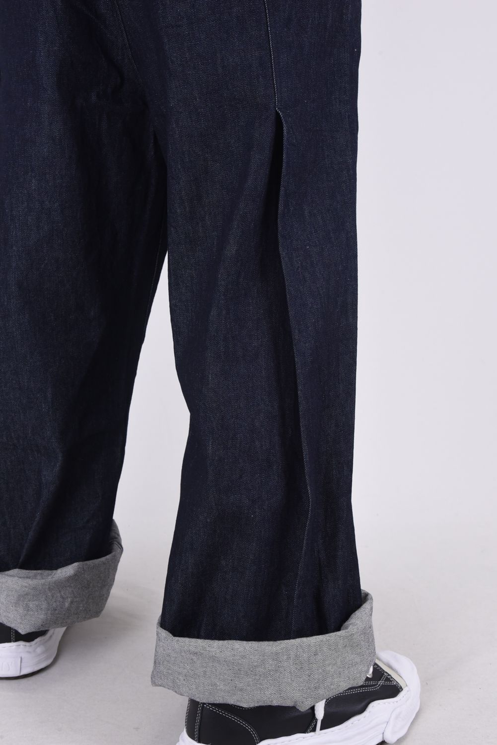 9oz DENIM BACK TUCKED WIDE PANTS / アジャスターベルト 9オンスデニム ワイドパンツ インディゴ