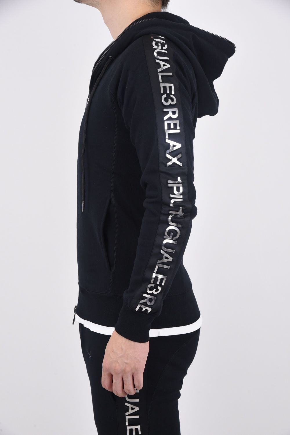 SLEEVE EMBOSS LOGO HOODIE / スリーブエンボスロゴ ラインストーン ジップアップフーディー ブラック