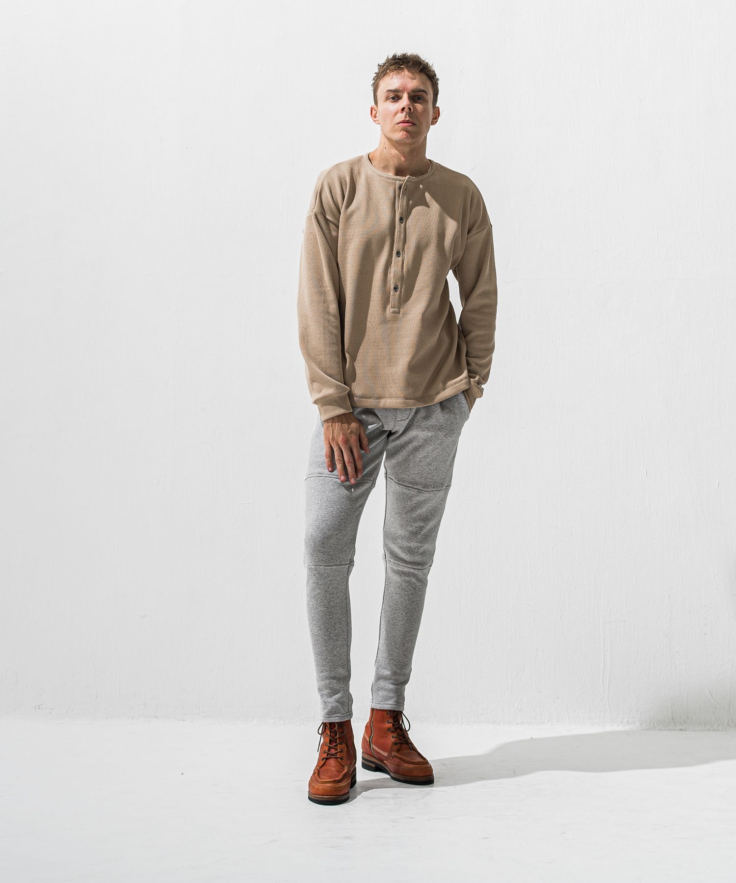 OVER HENRY VELOURS FLEECE THERMAL / 裏起毛 オーバーサイズ サーマル生地 ロングスリーブ ヘンリーネック (ブラウン) (10月下旬入荷予定) ※オーダー締切:9月7日(月)17時