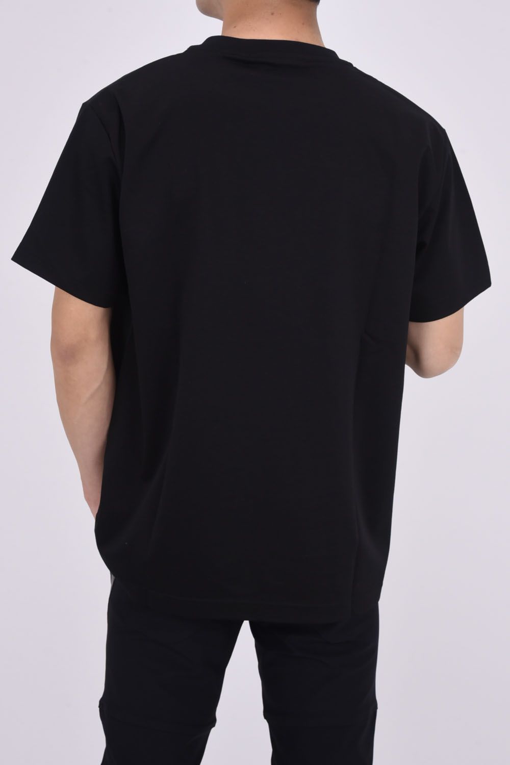 OSTOMO (オストモ) / フロントロゴ クルーネック 半袖 Tシャツ ブラック