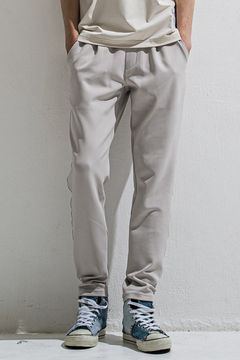 GAVIRIA DB EASY PANTS / ダンボール素材 接触冷感 エコレザーコインポケット スラックス型イージーパンツ (グレージュ) (3月中旬入荷予定) ※オーダー締切12/13(土)17:00
