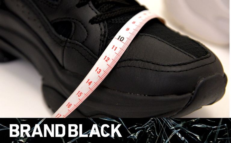 【BRANDBLACK】 サイズ感をお悩みのあなたへ。人気ダッドスニーカーの選び方