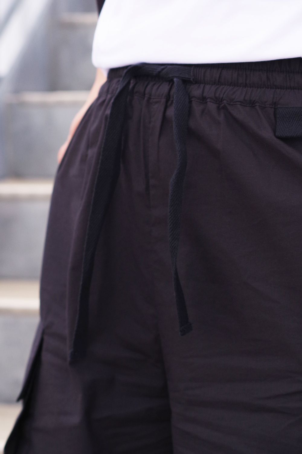 Cargo Silk Short Pants / シルク混 ワイドシルエット カーゴ ショートパンツ (ブラック)