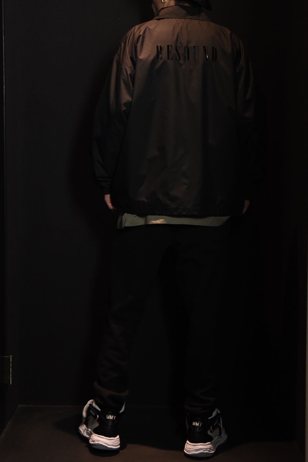 【RESOUND CLOTHING 】 OVER coach Jacketを使用した大人の方に向けたストリートファッション
