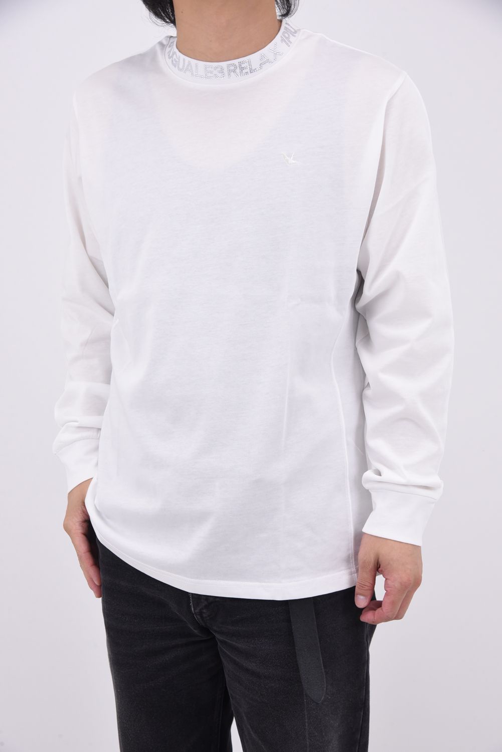 【25AW】 RHINESTONE COLLAR LONG T-SHIRT / ラインストーンネックロゴ ロングスリーブ Tシャツ (ホワイト)