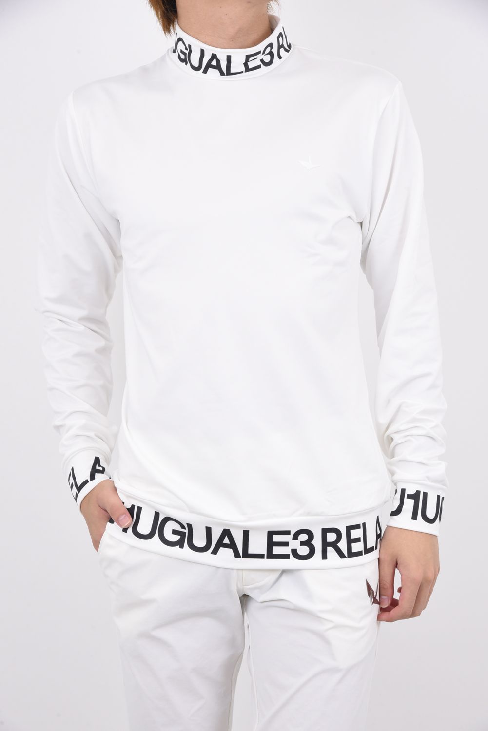 1PIU1UGUALE3 RELAX】ハイネックロゴ長袖Tシャツ/WHITE - Tシャツ
