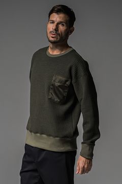Stripe quilting drop trainer / ストライプキルティング フラップポケット ルーズフィット トレーナー カーキ (9月末入荷予定)