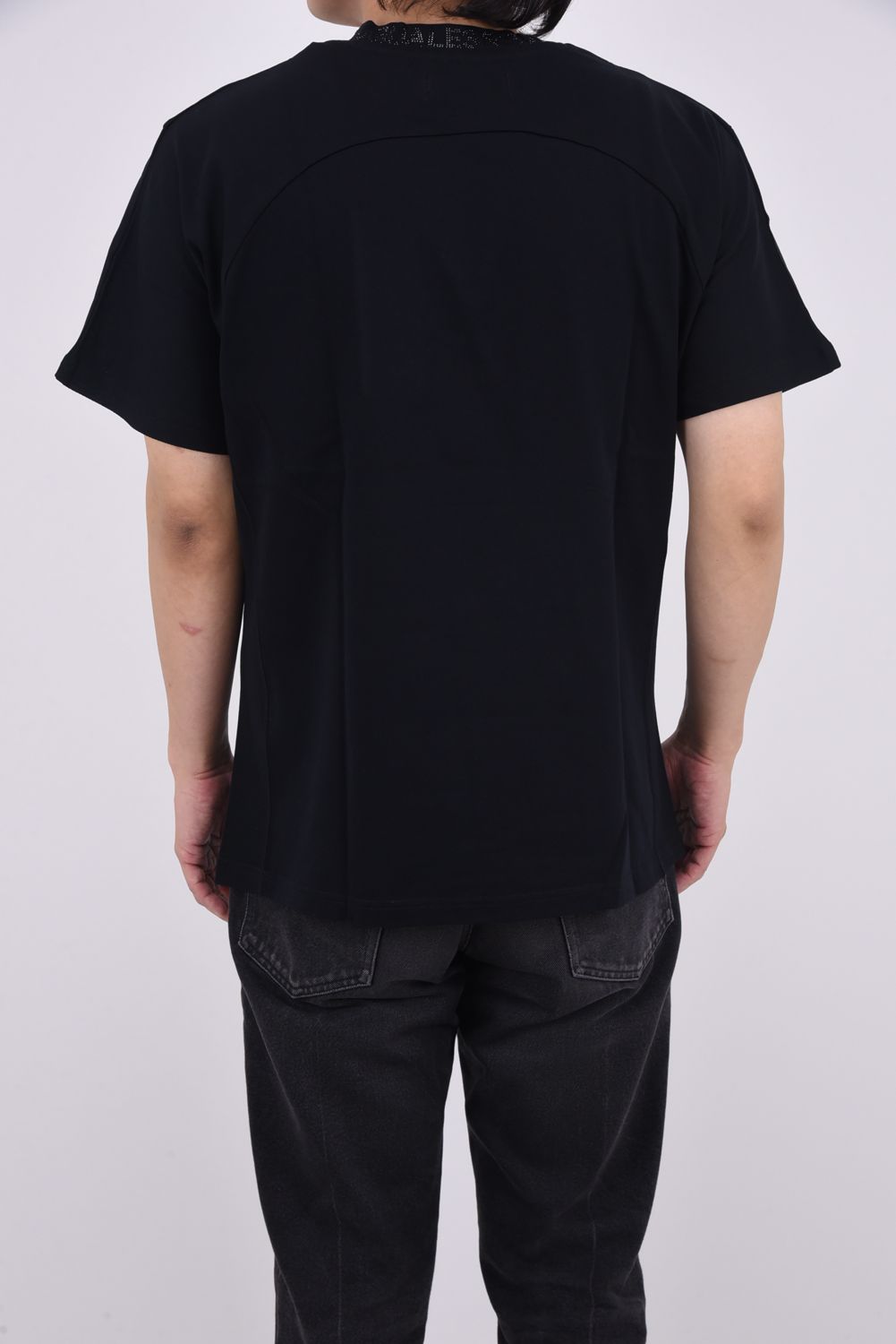 【25AW】 RHINESTONE COLLAR T-SHIRT / ラインストーンネックロゴ Tシャツ (ブラック)