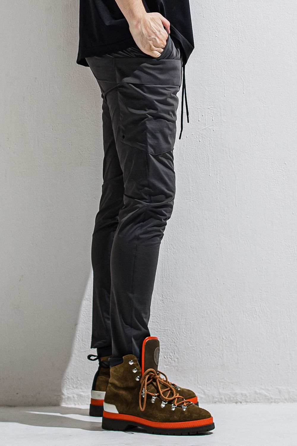 GR PT / ナイロンストレッチ タイトテーパードシルエット ギアパンツ (チャコール) (3月中旬入荷予定) ※オーダー締切12/13(土)17:00