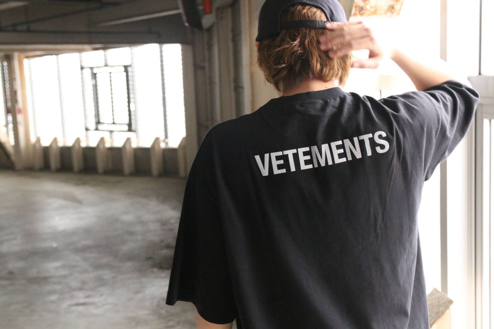 vetements staff Tシャツ