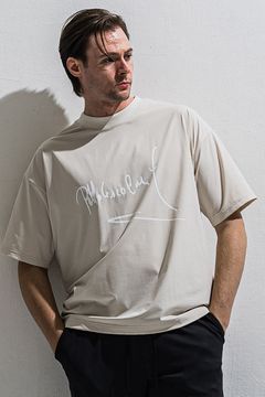 PB SIGN OVERNYLON T / ナイロントリコット サインプリント オーバーサイズ Tシャツ (グレージュ) (4月上旬入荷予定) ※オーダー締切12/13(土)17:00