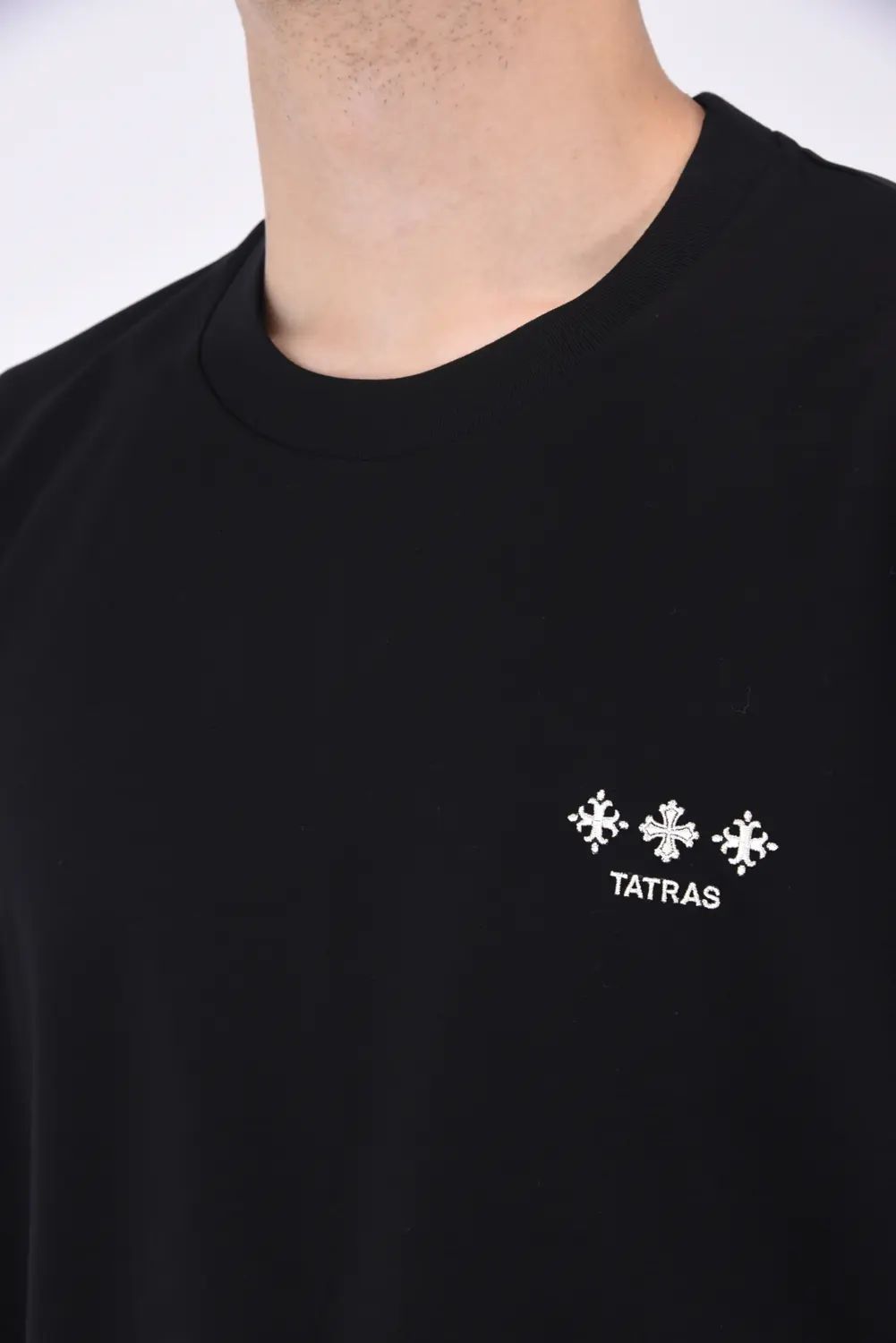 NUNKI (ヌンキ) / ブランドロゴ刺繍 ハーフスリーブ Tシャツ ブラック
