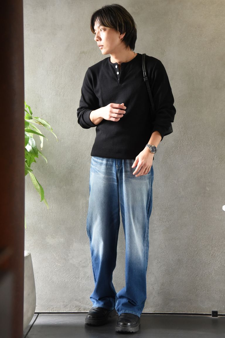 【RESOUND CLOTHING】 トレンドのワッフルヘンリーをシンプルに大人っぽく