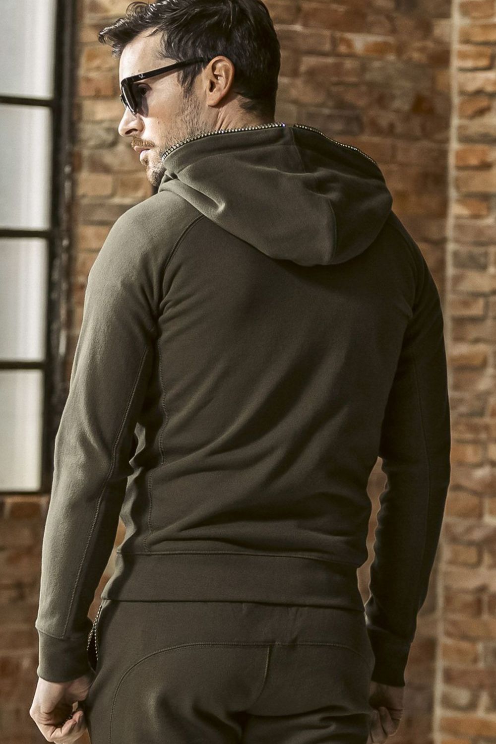 GLITTER ZIP + PLATE HOODIE / シルバーロゴプレートスウェットパーカー (カーキ) (9月上旬入荷予定)