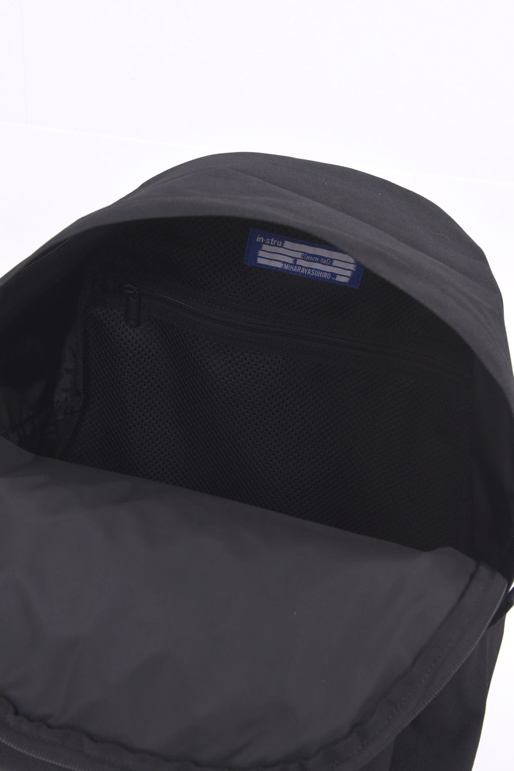 【in・stru(men-tal).】 BACKPACK （M) / バックパック Mサイズ （ブラック)