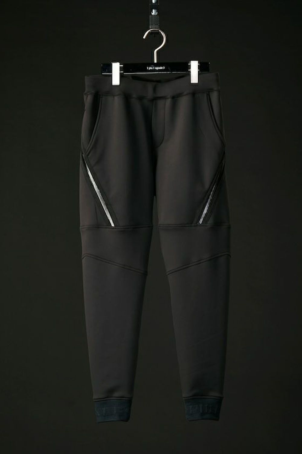 【113SPORT VOL.12 / 24AW】 113SPORT DAIAGONAL ZIP RIB PT / 113ロゴ ダイアゴナル ジップ リブ パンツ ブラック