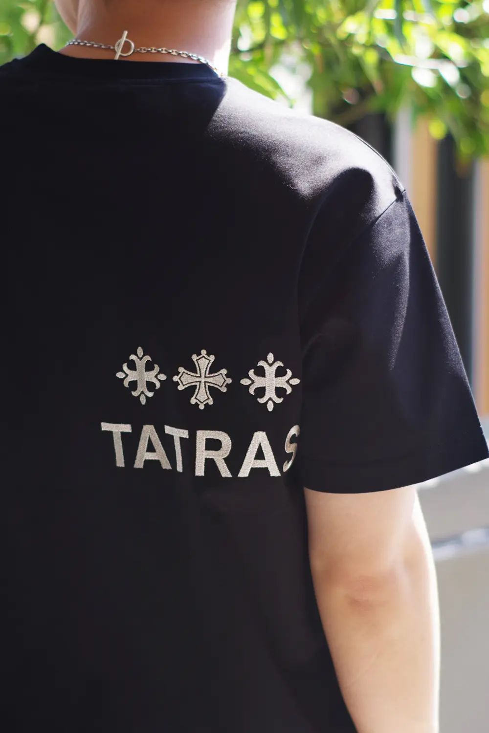 NUNKI (ヌンキ) / ブランドロゴ刺繍 ハーフスリーブ Tシャツ ブラック